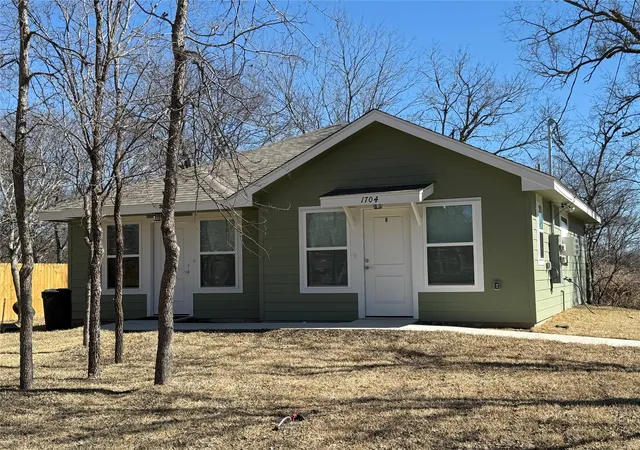 Photo 2 of Multi family home for sale at 1704 E 3rd St, Lampasas, TX 76550 | MLS# 21175980 | Listing updated on 2026-08-04