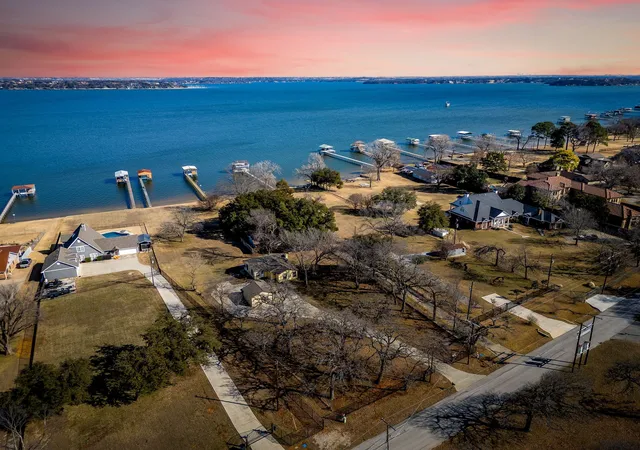 Photo 2 of Single family home for sale at 218 N Broadway Rd, Azle, TX 76020 | MLS# 21174793 | Listing updated on 2026-08-09