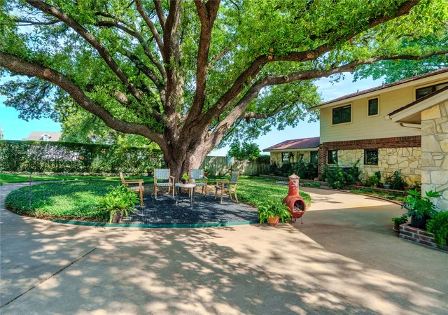 Photo 3 of Single family home for sale at 218 N Broadway Rd, Azle, TX 76020 | MLS# 21174793 | Listing updated on 2026-08-09