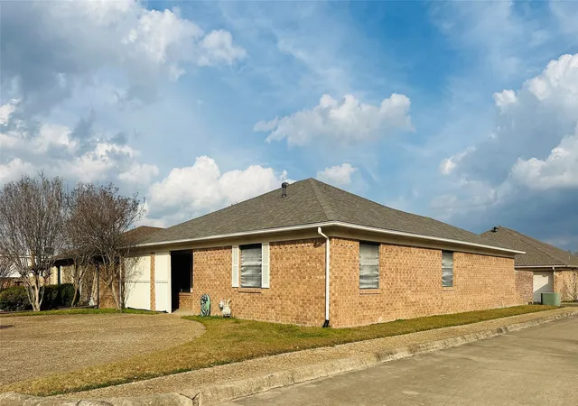 Photo 2 of Single family home for sale at 1408 Elmwood St, Sulphur Springs, TX 75482 | MLS# 21158043 | Listing updated on 2026-08-31