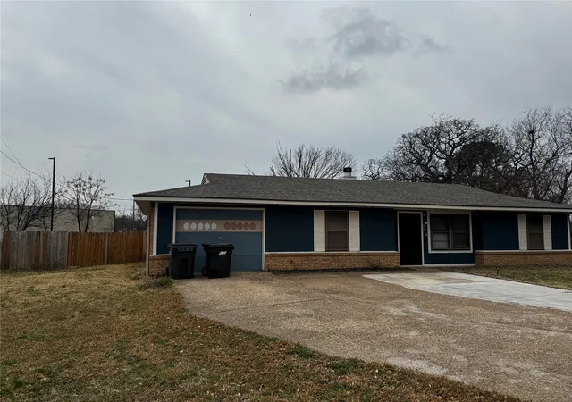 Homes for sale in Corsicana, TX | 2416 Morris Dr, Corsicana, TX 75110 | MLS# 21176620