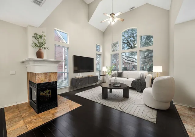 Photo 2 of Sale Pending at 11462 Fountainbridge Dr, Frisco, TX 75035 | MLS# 21165192 | Listing updated on 2026-07-20