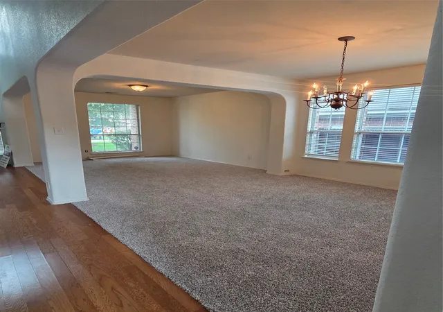 Photo 4 of Sale Pending at 662 Oak Creek Dr, Cedar Hill, TX 75104 | MLS# 21167923 | Listing updated on 2026-08-24