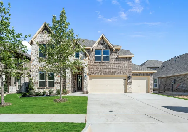 Photo 1 of Sale Pending at 305 Bowrider Ln, Granbury, TX 76049 | MLS# 21176367 | Listing updated on 2026-10-01