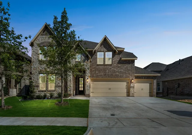 Photo 2 of Sale Pending at 305 Bowrider Ln, Granbury, TX 76049 | MLS# 21176367 | Listing updated on 2026-10-01