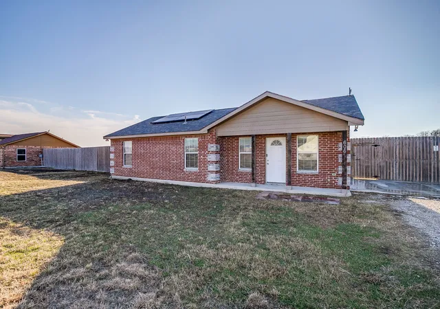 Homes for sale in Itasca, TX | 606 S Aquilla St, Itasca, TX 76055 | MLS# 21175306