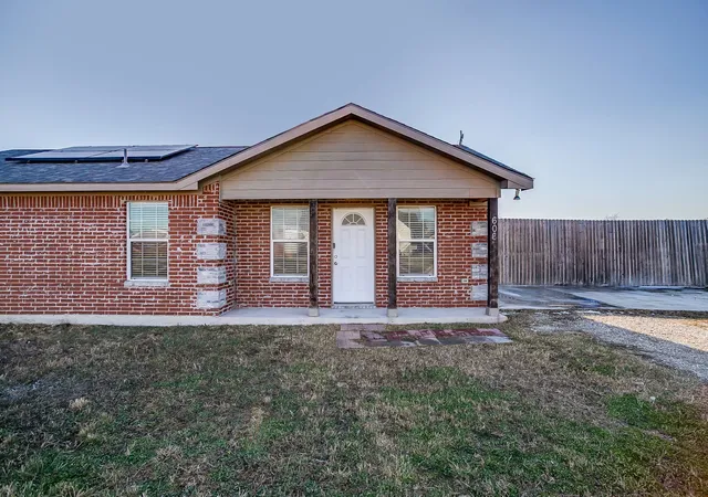 Homes for sale in Itasca, TX | 606 S Aquilla St, Itasca, TX 76055 | MLS# 21175306