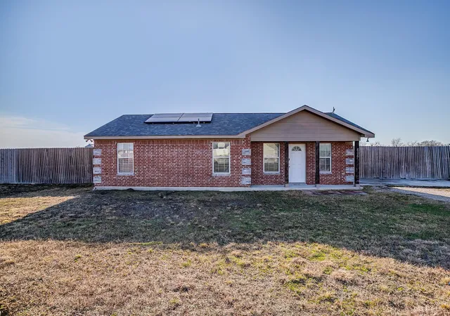 Homes for sale in Itasca, TX | 606 S Aquilla St, Itasca, TX 76055 | MLS# 21175306