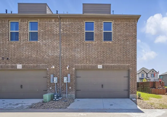 Photo 3 of Townhouse for sale at 1927 Hellams Ln, Royse City, TX 75189 | MLS# 21177056 | Listing updated on 2026-09-18