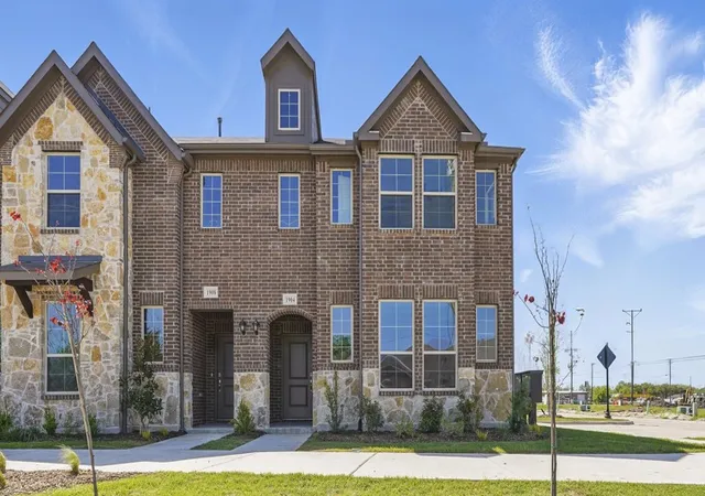 Townhouse for sale at 1916 Hellams Ln, Royse City, TX 75189 | MLS# 21177089