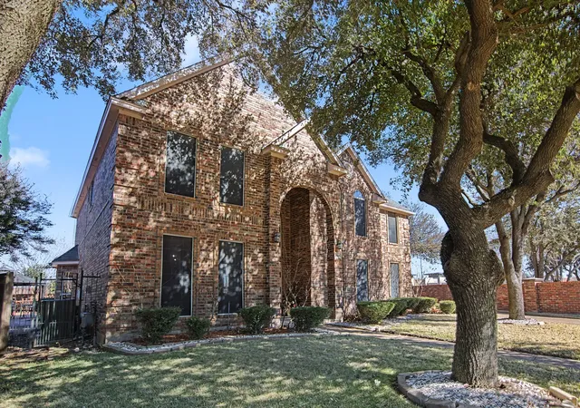 Photo 3 of Single family home for sale at 6400 Briercliff Ct, Fort Worth, TX 76132 | MLS# 21174396 | Listing updated on 2026-09-17