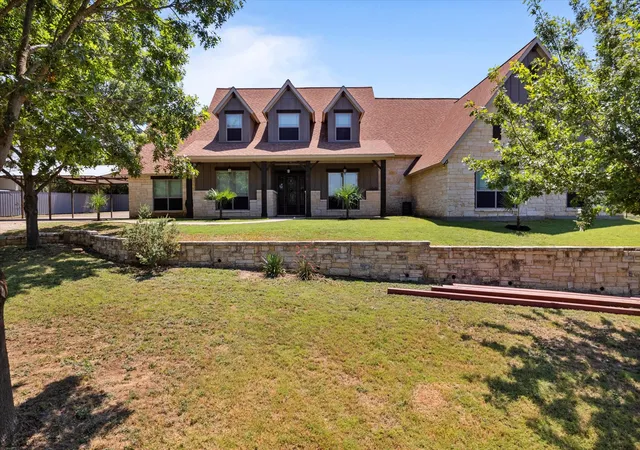 Homes for sale in Alvarado, TX | 402 N Parkway Dr, Alvarado, TX 76009 | MLS# 21176849
