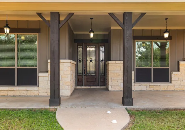 Homes for sale in Alvarado, TX | 402 N Parkway Dr, Alvarado, TX 76009 | MLS# 21176849