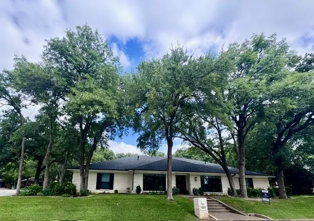 Photo 2 of Single family home for sale at 501 N Havenwood Ln, Fort Worth, TX 76112 | MLS# 21174641 | Listing updated on 2026-07-18