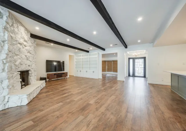 5th image of 501 N Havenwood Ln, Fort Worth, TX 76112 | MLS# 21174641