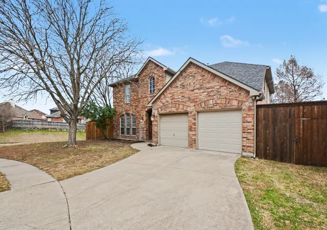 Photo 3 of Single family home for sale at 7414 Larchwood Cir, Rowlett, TX 75089 | MLS# 21177018 | Listing updated on 2026-10-04