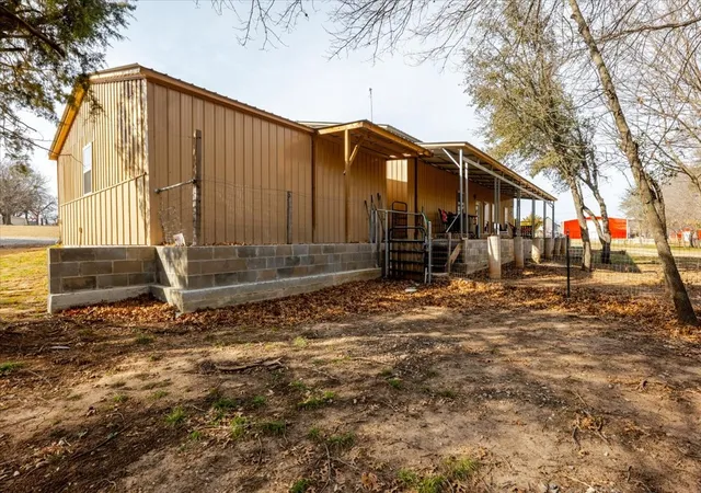 Photo 3 of Single family home for sale at 831 Dill Rd, Weatherford, TX 76085 | MLS# 21177542 | Listing updated on 2026-08-19