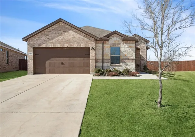 Photo 1 of Single family home for sale at 105 Driftoak Dr, Boyd, TX 76023 | MLS# 21175012 | Listing updated on 2026-08-18