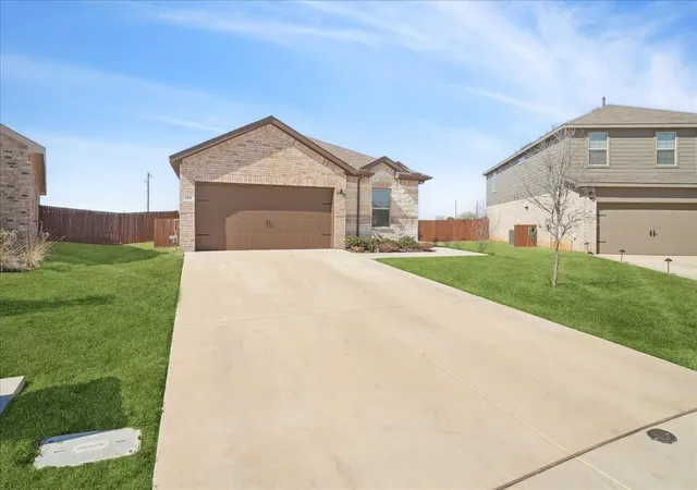 Photo 3 of Single family home for sale at 105 Driftoak Dr, Boyd, TX 76023 | MLS# 21175012 | Listing updated on 2026-08-18
