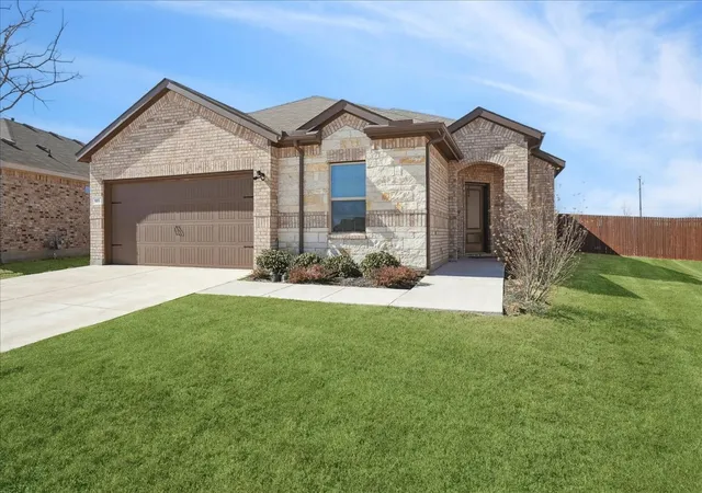 Photo 4 of Single family home for sale at 105 Driftoak Dr, Boyd, TX 76023 | MLS# 21175012 | Listing updated on 2026-09-25