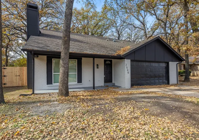 Single family home for sale at 2506 Holt Rd, Arlington, TX 76006 | MLS# 21177072