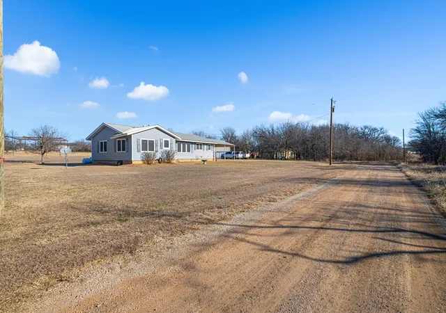 Homes for sale in Bridgeport, TX | 305 Cheyenne Dr, Bridgeport, TX 76426 | MLS# 21176591