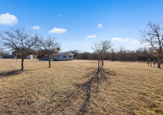 Homes for sale in Bridgeport, TX | 305 Cheyenne Dr, Bridgeport, TX 76426 | MLS# 21176591