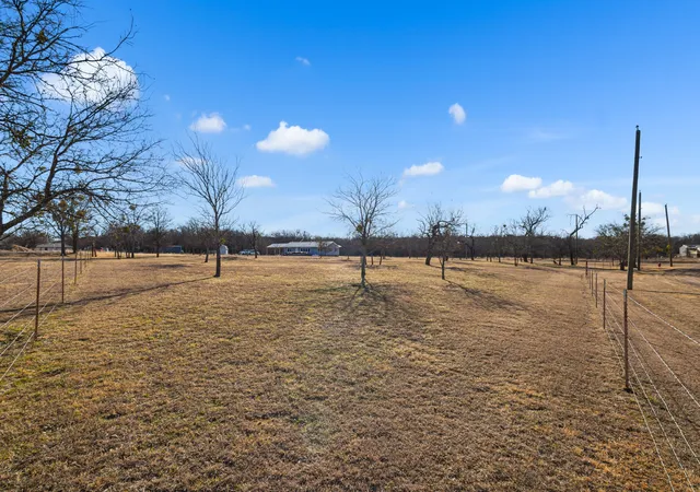 Homes for sale in Bridgeport, TX | 305 Cheyenne Dr, Bridgeport, TX 76426 | MLS# 21176591