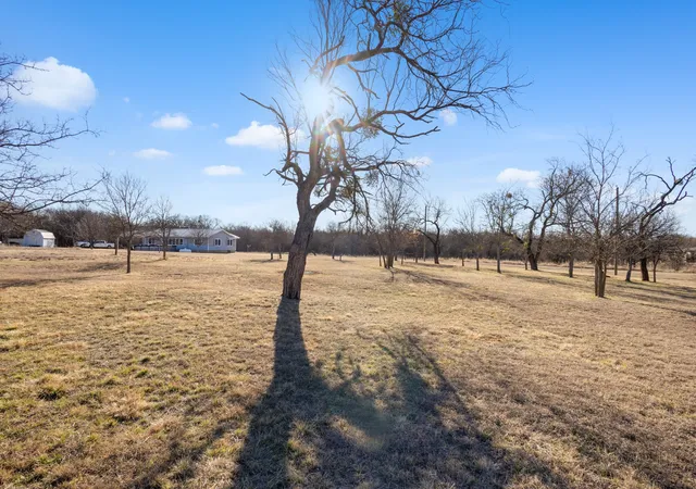 Homes for sale in Bridgeport, TX | 305 Cheyenne Dr, Bridgeport, TX 76426 | MLS# 21176591