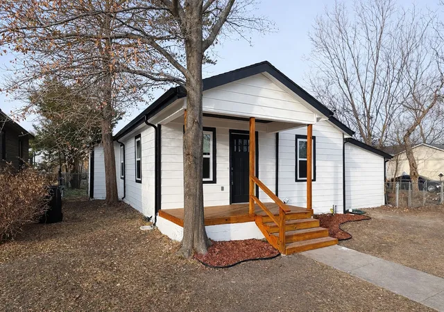 Photo 2 of Single family home for sale at 3110 Park St, Greenville, TX 75401 | MLS# 21176662 | Listing updated on 2026-08-25