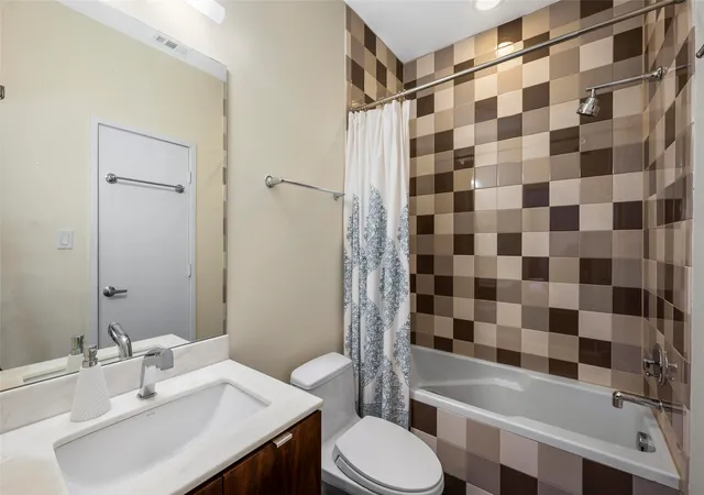 Listing Photo 2 - Condo for sale in building located at 5205 Capitol Ave, Dallas, TX 75206 - Unit #9
