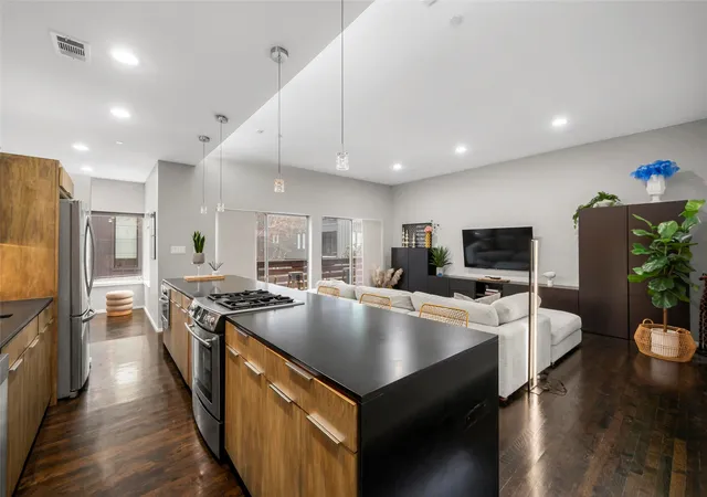 Photo 3 of Sale Pending at 5205 Capitol Ave #9, Dallas, TX 75206 | MLS# 21177070 | Listing updated on 2026-09-28