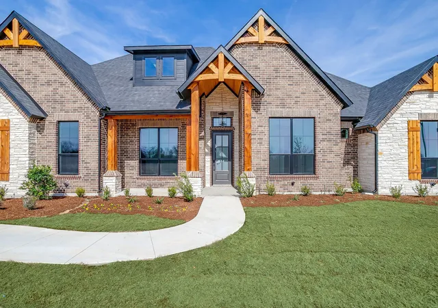 Homes for sale in Waxahachie, TX | 310 Waterfall Ranch Rd, Waxahachie, TX 75167 | MLS# 21177808