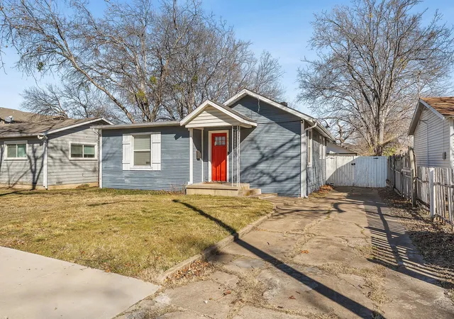 Photo 2 of Single family home for sale at 2709 Townsend Dr, Fort Worth, TX 76110 | MLS# 21175189 | Listing updated on 2026-08-21