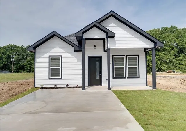 Homes for sale in Mabank, TX | 116 Bowie St, Mabank, TX 75156 | MLS# 21176598