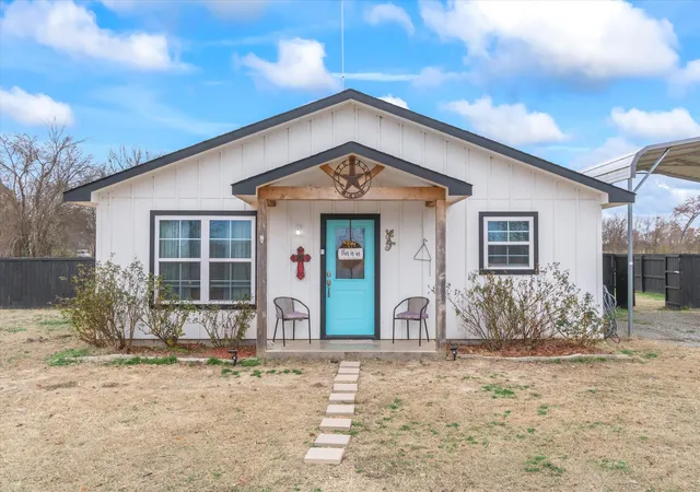 Photo 1 of Sale Pending at 2840 Vz County Road 3211, Wills Point, TX 75169 | MLS# 21178453 | Listing updated on 2026-07-15