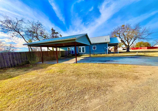 Homes for sale in Hamilton, TX | 522 E Standifer St, Hamilton, TX 76531 | MLS# 21178584