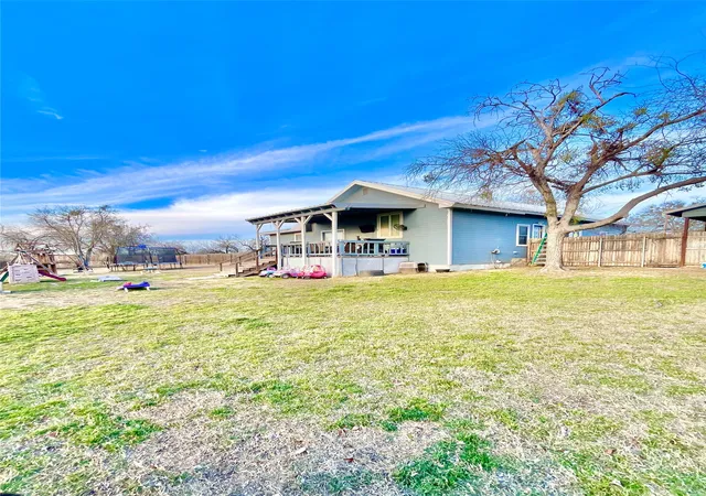 Homes for sale in Hamilton, TX | 522 E Standifer St, Hamilton, TX 76531 | MLS# 21178584