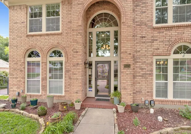Photo 3 of Single family home for sale at 8525 Castle Creek Rd, North Richland Hills, TX 76182 | MLS# 21169439 | Listing updated on 2026-09-26