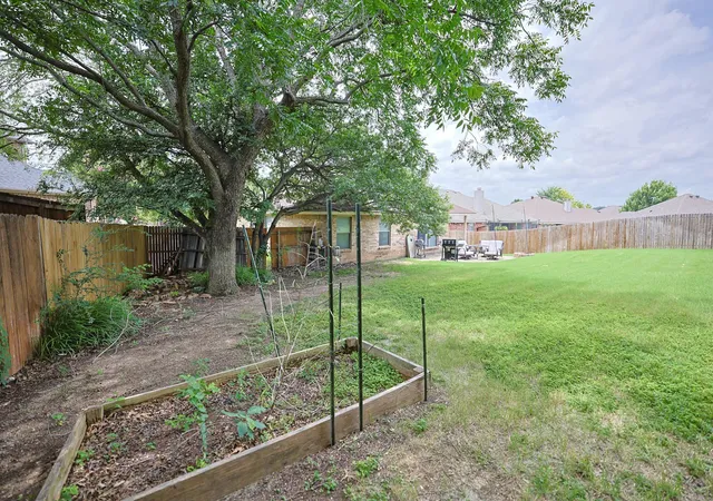 28th image of 211 Carriage Dr, Willow Park, TX 76087 | MLS# 21177015