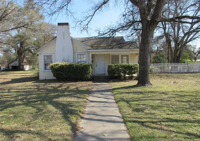 Photo 1 of Single family home for sale at 916 Ward, Marlin, TX 76661 | MLS# 21177818 | Listing updated on 2026-09-03