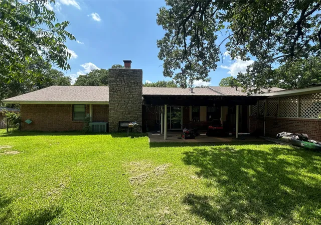 Photo 3 of Single family home for sale at 1103 Rolling Hills Dr S, Graham, TX 76450 | MLS# 21178926 | Listing updated on 2026-10-03