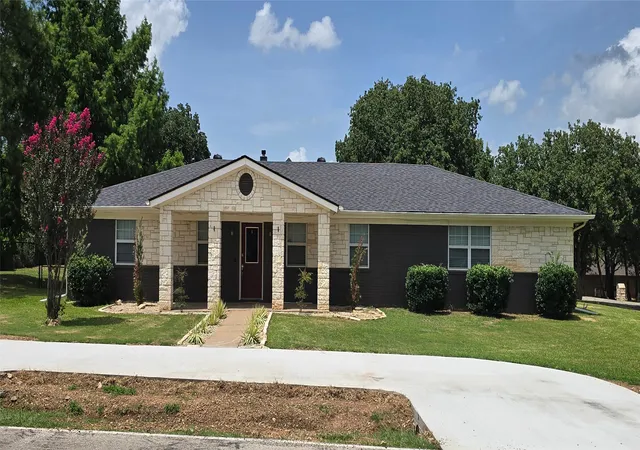 Photo 1 of Single family home for sale at 6920 Westover Dr, Granbury, TX 76049 | MLS# 21178799 | Listing updated on 2026-08-21