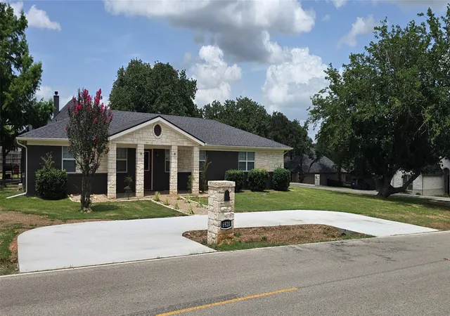 Photo 2 of Single family home for sale at 6920 Westover Dr, Granbury, TX 76049 | MLS# 21178799 | Listing updated on 2026-08-21