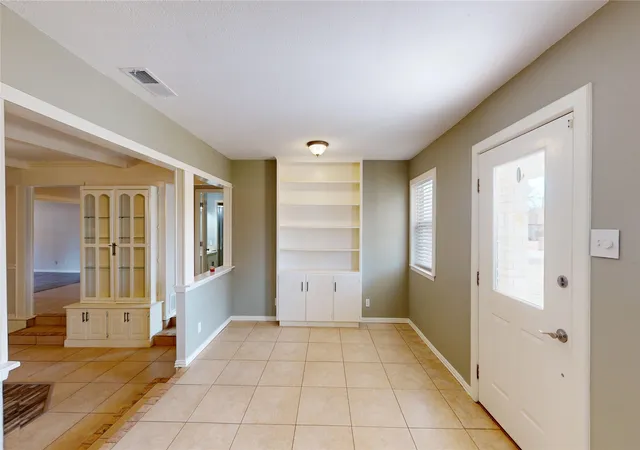 Photo 3 of Single family home for sale at 6920 Westover Dr, Granbury, TX 76049 | MLS# 21178799 | Listing updated on 2026-08-21