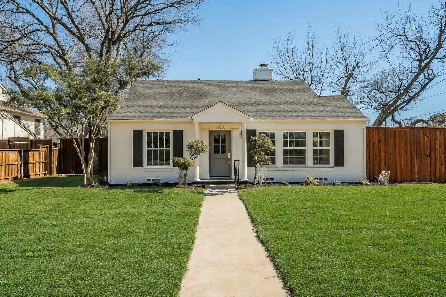 Photo 1 of Single family home for sale at 100 Crestwood Dr, Fort Worth, TX 76107 | MLS# 21179023 | Listing updated on 2026-10-29