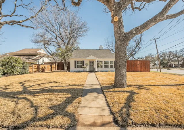 3rd image of 100 Crestwood Dr, Fort Worth, TX 76107 | MLS# 21179023