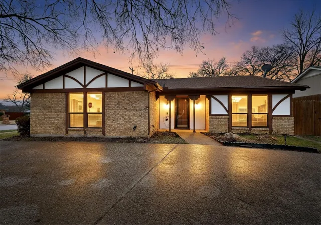 Homes for sale in Bedford, TX | 1724 Post Oak Dr, Bedford, TX 76021 | MLS# 21167523
