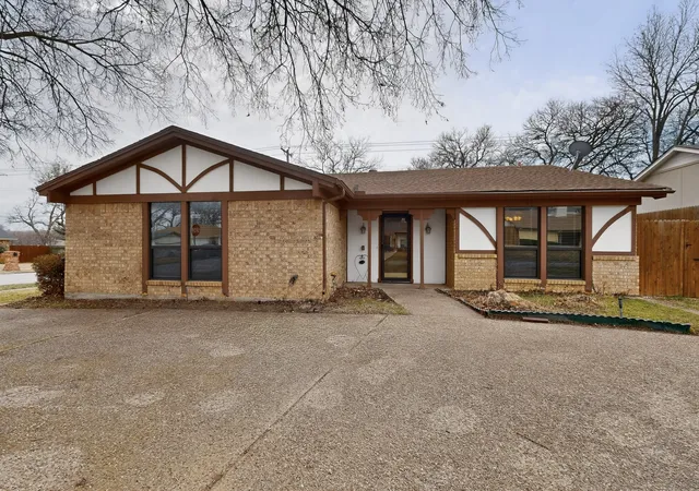 Homes for sale in Bedford, TX | 1724 Post Oak Dr, Bedford, TX 76021 | MLS# 21167523