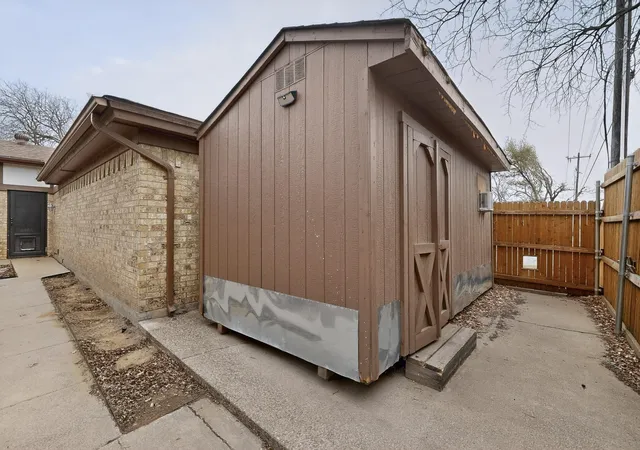 Homes for sale in Bedford, TX | 1724 Post Oak Dr, Bedford, TX 76021 | MLS# 21167523